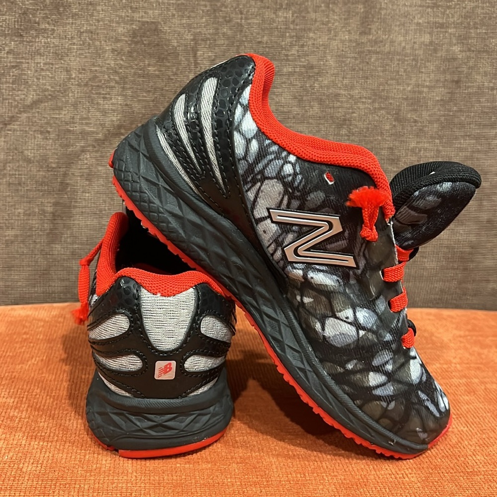 New Balance 890 V3 Sneakers size 11 Boy